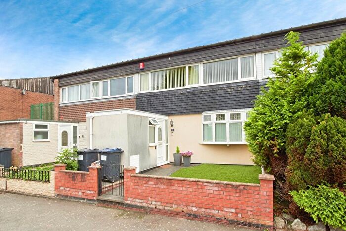 3 Bedroom Terraced House For Sale In Bicknell Croft, Birmingham, B14
