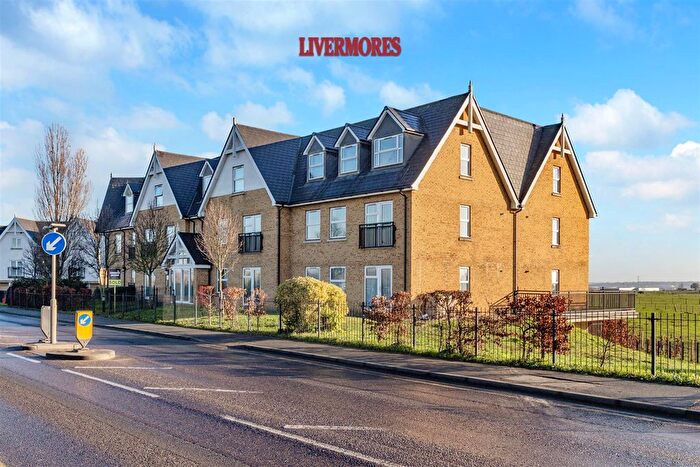 2 Bedroom Flat For Sale In Marshals Court, Perry Street, Crayford, Kent, DA1