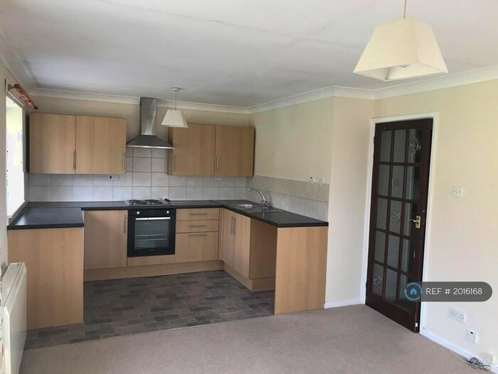 2 Bedroom Flat To Rent In Raven Road, Blackburn, BB2