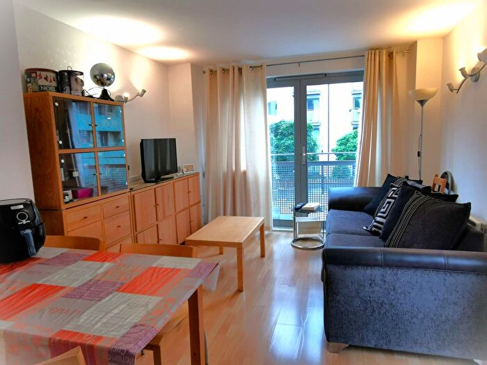 2 Bedroom Flat To Rent In Dakota Building, Deals Gateway, London, SE13