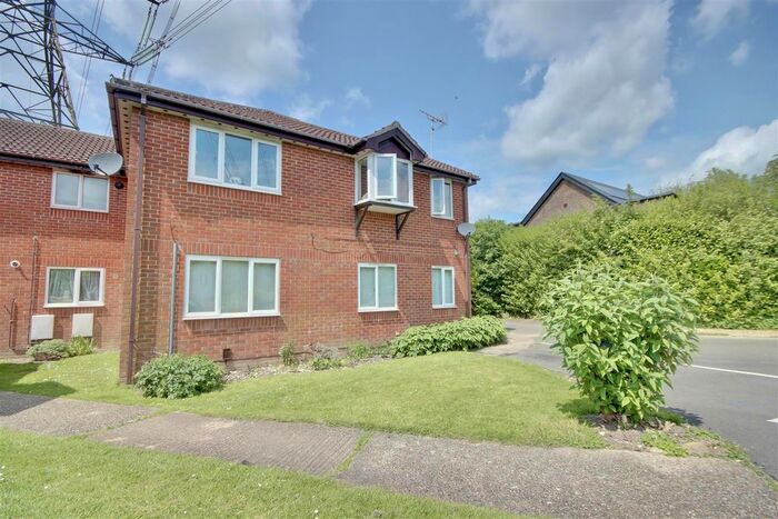 2 Bedroom Flat To Rent In London Road, Horndean, Waterlooville, PO8