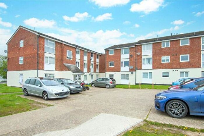 2 Bedroom Flat To Rent In Clay Pit Piece, CB11