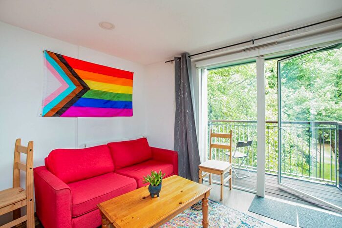 2 Bedroom Flat To Rent In Market Road, London, N7