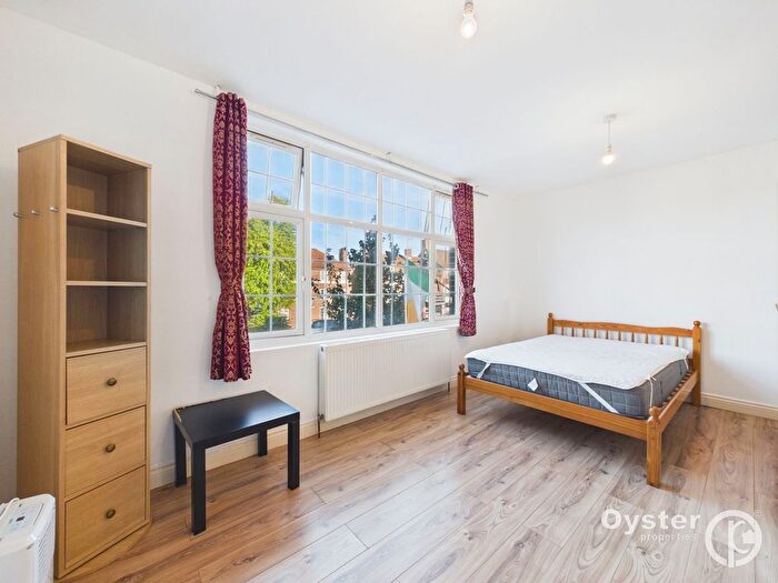 2 Bedroom Flat To Rent In Edgware Road, London, NW9