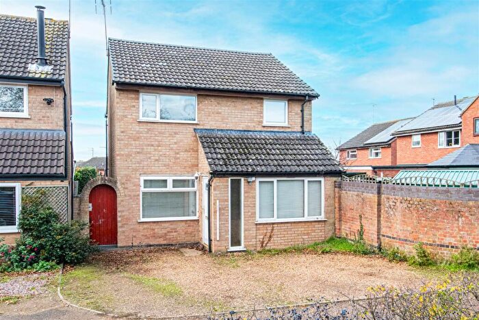 3 Bedroom Detached House For Sale In Glastonbury Close, Kettering, NN15