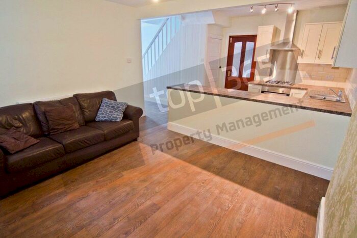 6 Bedroom Semi-Detached House To Rent In **&#pppw Excluding Bills** Welby Avenue, Lenton, NG7