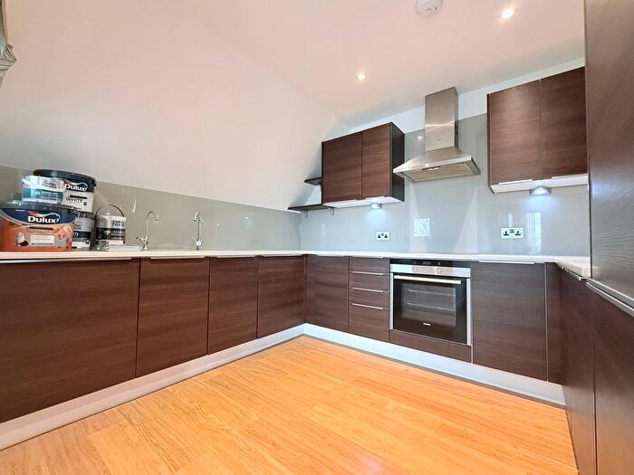 2 Bedroom Flat To Rent In Holden Avenue, London, N12