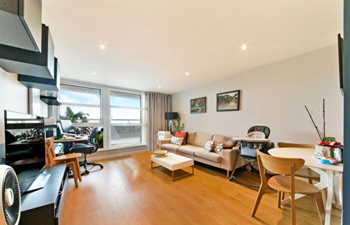 2 Bedroom Flat For Sale In Hindsleys Place, London, SE23