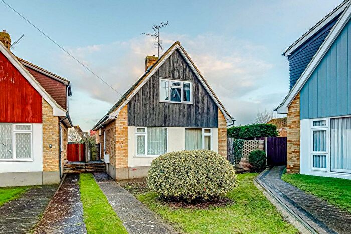 4 Bedroom Detached House For Sale In Helena Close, Hockley, SS5