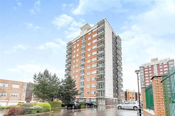 2 Bedroom Flat For Sale In Lakeside Rise, Manchester, Greater Manchester, M9