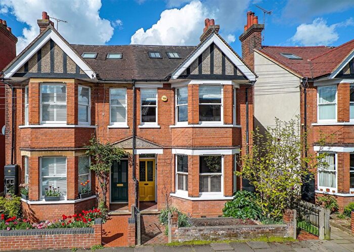 4 Bedroom Semi Detached House For Sale In Glenferrie Road, St. Albans, AL1