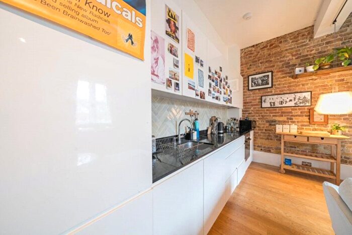 2 Bedroom Flat For Sale In Drapers Road, London, N17