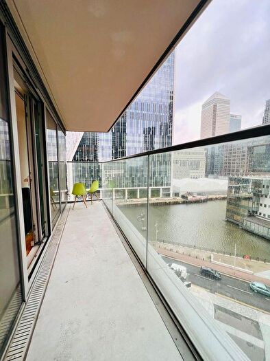 2 Bedroom Flat To Rent In Landmark West Tower, Marsh Wall, Canary Wharf, London, E14