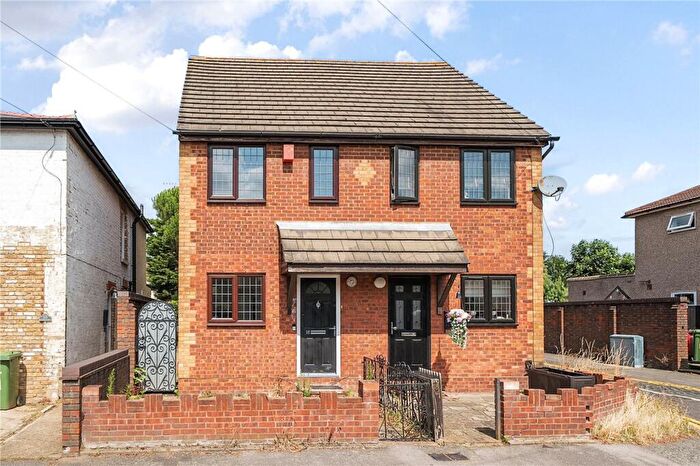 2 Bedroom Semi Detached House To Rent In Richmond Road, Romford, RM1