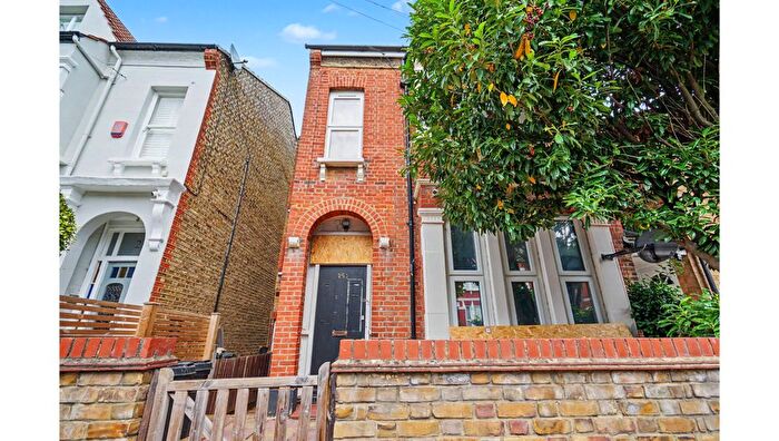 4 Bedroom Flat For Sale In Flat A, Lucien Road, Tooting, London, SW17
