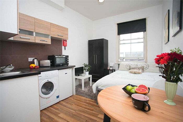 Apartment To Rent In Brent Street, London, NW4