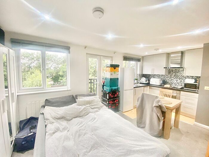 1 Bedroom Property To Rent In Millway, London, NW7