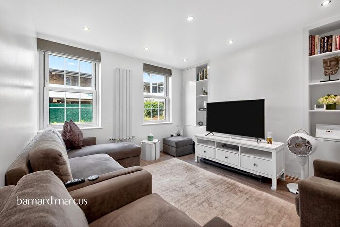 1 Bedroom Flat For Sale In Doddington Grove, London, SE17