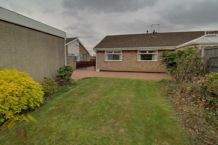 2 Bedroom Bungalow To Rent In Parkway, Armthorpe, Doncaster, DN3