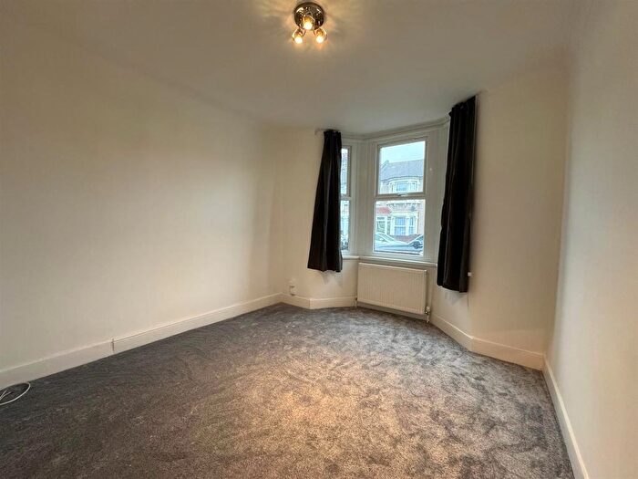 2 Bedroom Flat To Rent In Fanshawe Avenue, Barking, IG11