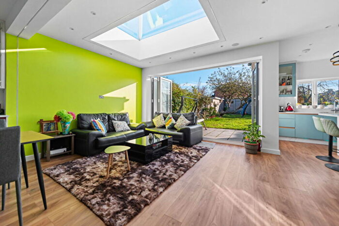 4 Bedroom Semi Detached House To Rent In Leysdown Road, Mottingham, SE9