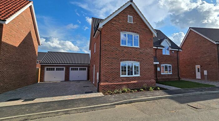 4 Bedroom Detached House For Sale In Roundhouse Way, Yaxham, Dereham, NR19