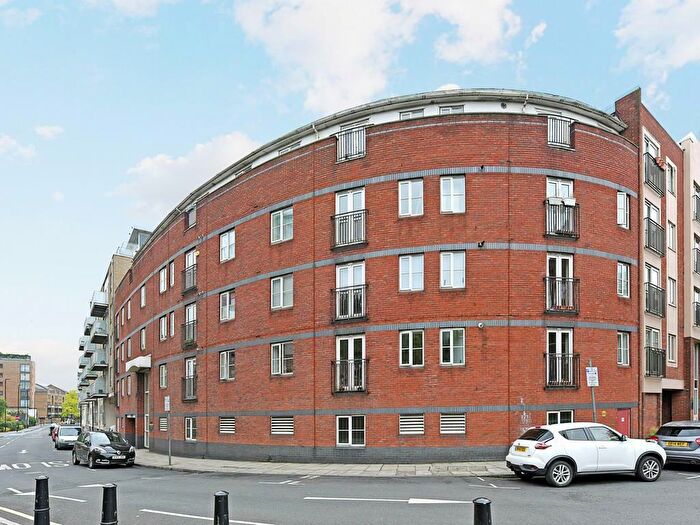 2 Bedroom Apartment To Rent In Regents Gate House, Limehouse, E14