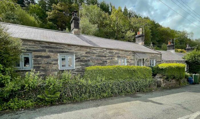 3 Bedroom House For Sale In Braichmelyn, Bethesda, Bangor, Gwynedd, LL57