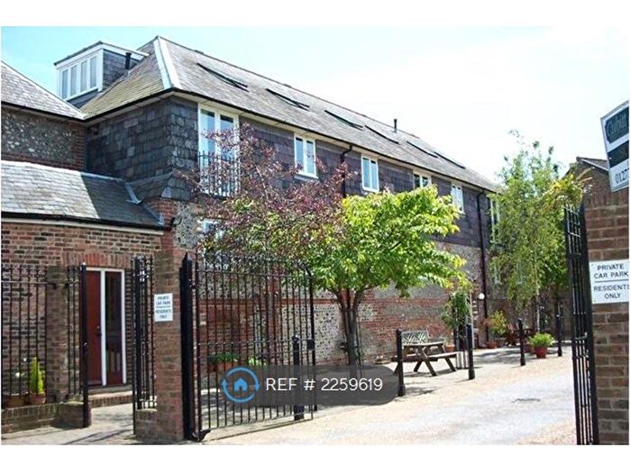 2 Bedroom Flat To Rent In Maltings Barn, Lewes, BN7
