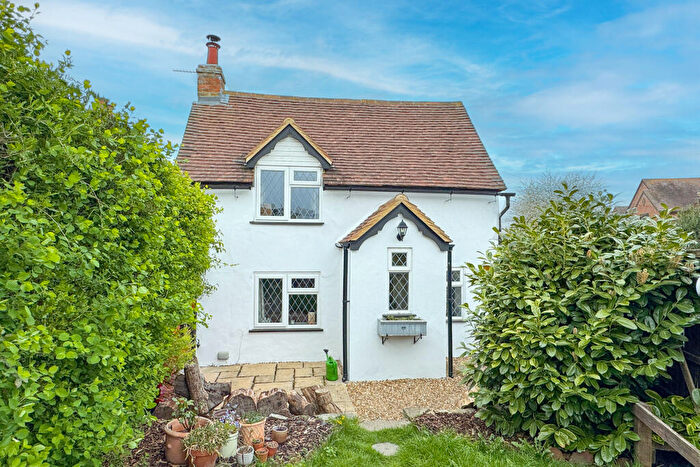 2 Bedroom Cottage For Sale In Shabbington, Buckinghamshire, HP18
