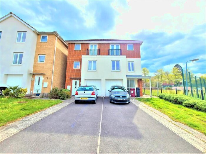 4 Bedroom Town House To Rent In Regis Park Road, Reading, RG6