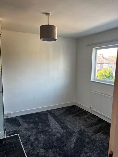 Studio To Rent In New Road, London, E4