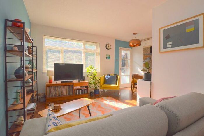 1 Bedroom Maisonette To Rent In Westfield Park, Hatch End, HA5