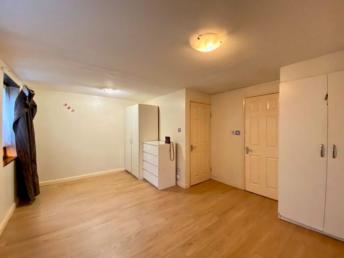 Studio To Rent In Fell Walk, Edgware, HA8
