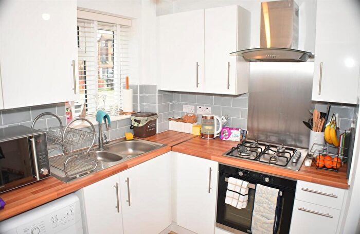 1 Bedroom Semi Detached House To Rent In Spring Grove, Tooting Borders, CR4