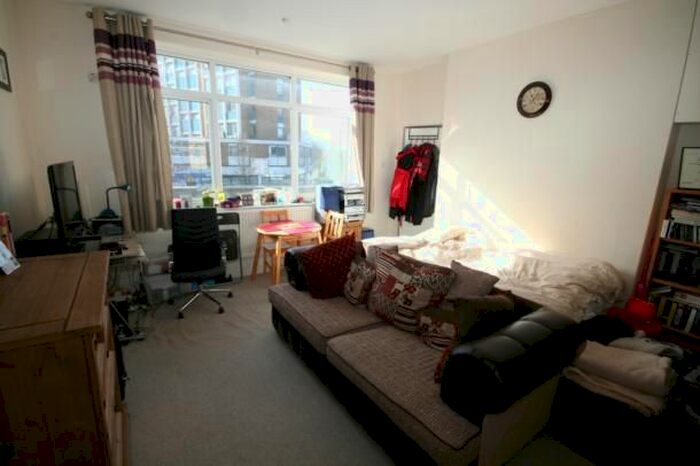 Studio To Rent In Eltham Road, Lee, SE12