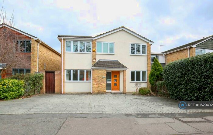 4 Bedroom Detached House To Rent In Bycullah Road, Enfield, EN2