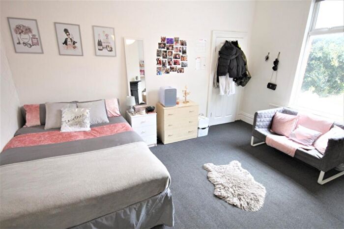 3 Bedroom Terraced House To Rent In Hyde Park Road, Leeds, LS6