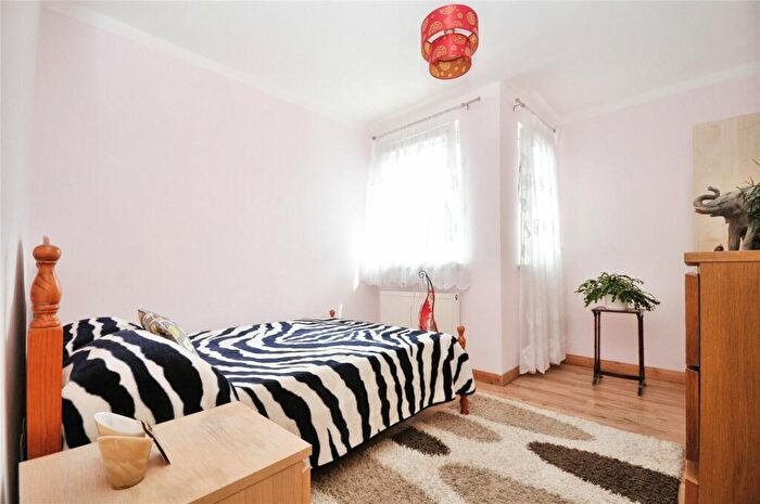 3 Bedroom End Of Terrace House For Sale In Campshill Road, London, SE13
