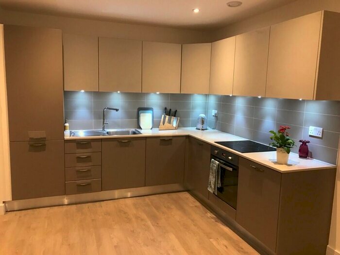 2 Bedroom Maisonette To Rent In Hendon Way, London, NW2