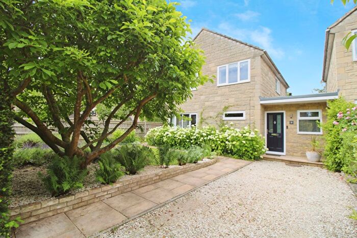 3 Bedroom Link Detached House For Sale In Manor Close, Fairford, GL7