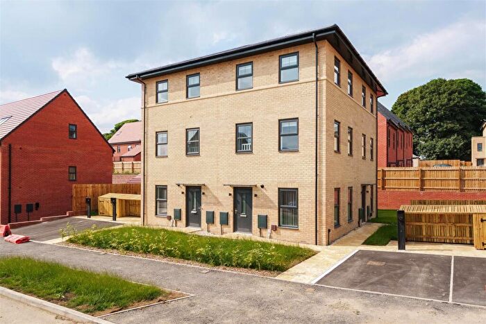 2 Bedroom Town House To Rent In Iris Crescent, Seacroft, LS14