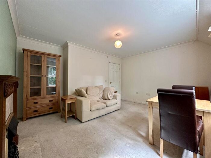 2 Bedroom Apartment To Rent In Brooklands Road, Sale, M33