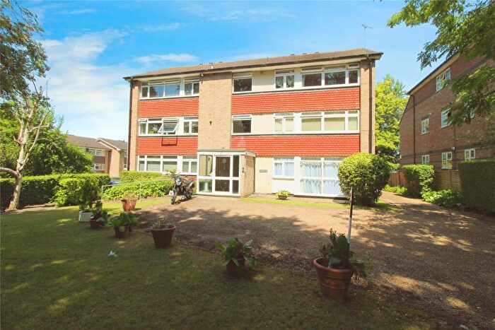 2 Bedroom Flat To Rent In Christchurch Park, Sutton, SM2