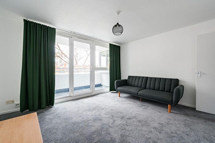 3 Bedroom Flat To Rent In Tiverton Road, Harringay, London, N15