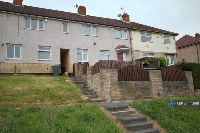 3 Bedroom Terraced House To Rent In Stonegate Road, Bradford, BD10