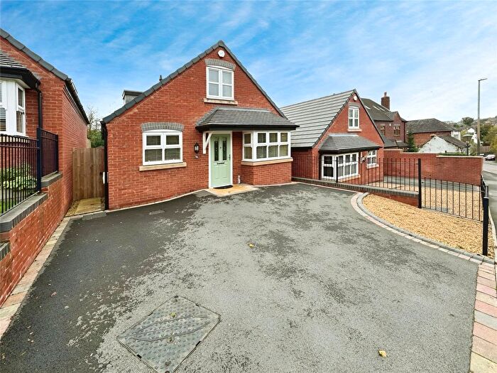 3 Bedroom Bungalow To Rent In Straits Road, Dudley, West Midlands, DY3