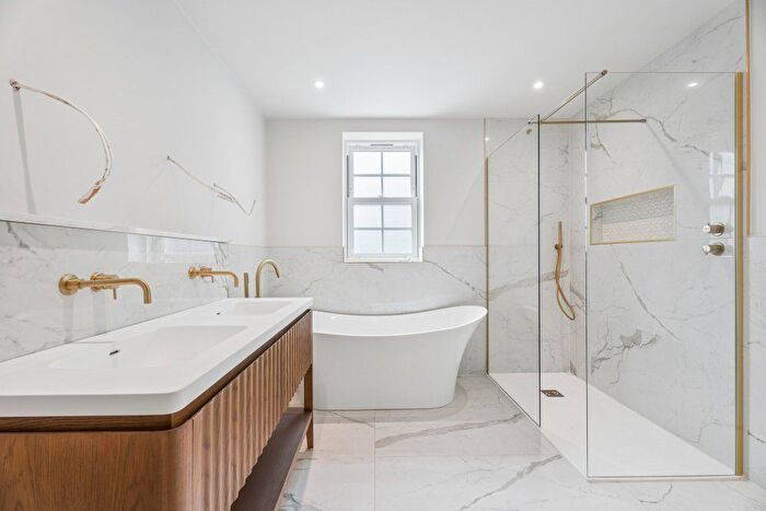 3 Bedroom Flat For Sale In Coronation Road, Ascot, Berkshire, SL5