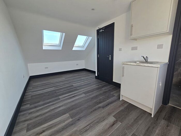 6 Bedroom Semi-Detached House To Rent In Shepiston Lane, Hayes, UB3
