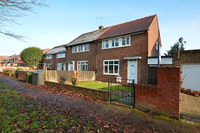 3 Bedroom Detached House To Rent In Blandford Road South, Slough, Berkshire, SL3